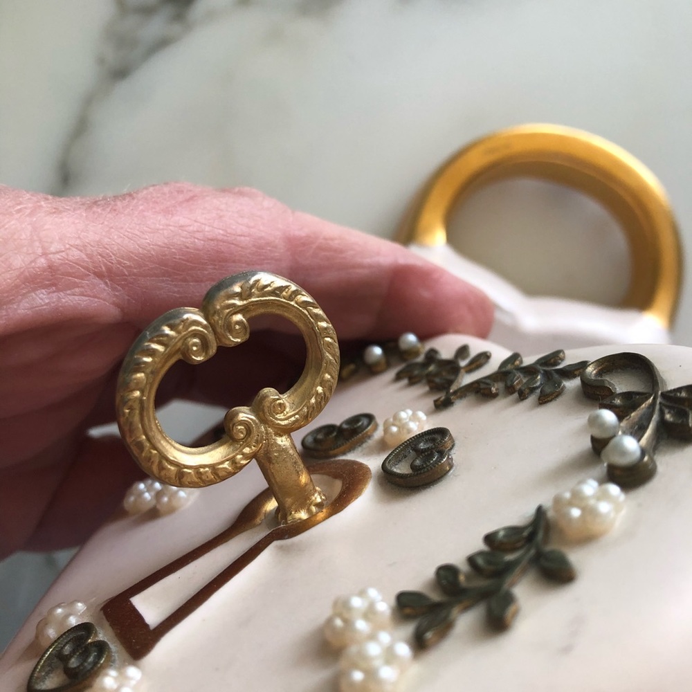 Vintage Gold and Cream Heart Lock Decor - Picture 4 of 6